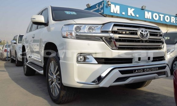 Buy Import Toyota Land Cruiser White Car in Import - Dubai in Dhufar Buy Import Toyota Land Cruiser White Car in Import - Dubai in Dhufar
