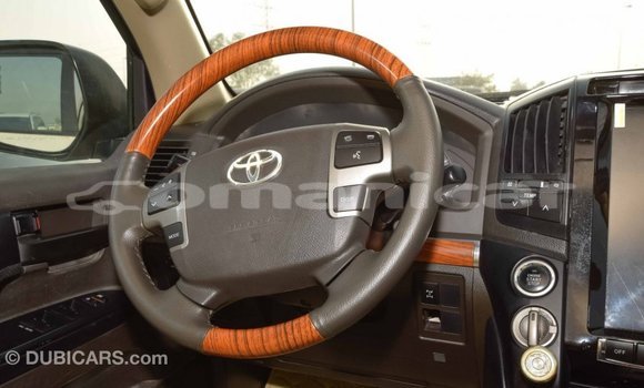 Buy Import Toyota Land Cruiser White Car in Import - Dubai in Dhufar Buy Import Toyota Land Cruiser White Car in Import - Dubai in Dhufar