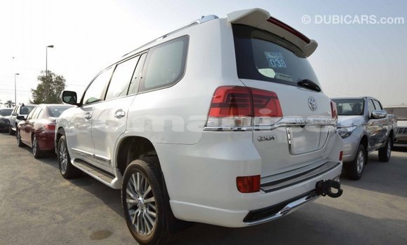 Buy Import Toyota Land Cruiser White Car in Import - Dubai in Dhufar Buy Import Toyota Land Cruiser White Car in Import - Dubai in Dhufar