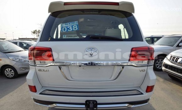 Buy Import Toyota Land Cruiser White Car in Import - Dubai in Dhufar Buy Import Toyota Land Cruiser White Car in Import - Dubai in Dhufar