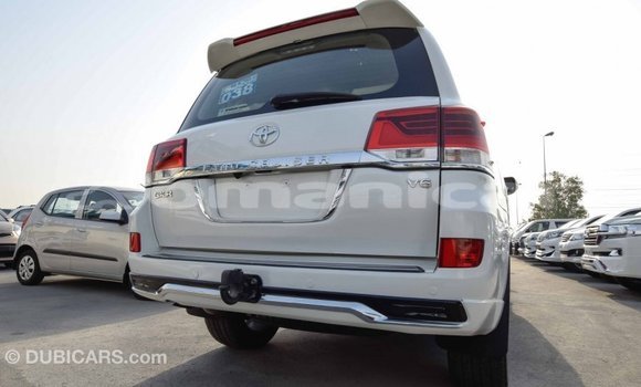Buy Import Toyota Land Cruiser White Car in Import - Dubai in Dhufar Buy Import Toyota Land Cruiser White Car in Import - Dubai in Dhufar
