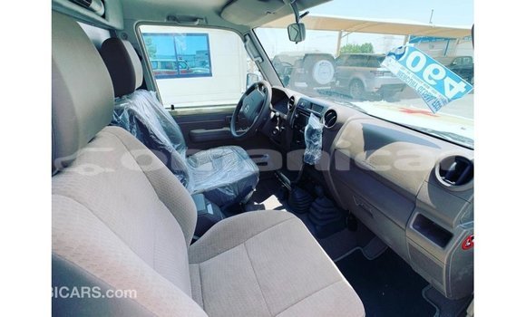 Buy Import Toyota Land Cruiser White Car in Import - Dubai in Dhufar Buy Import Toyota Land Cruiser White Car in Import - Dubai in Dhufar