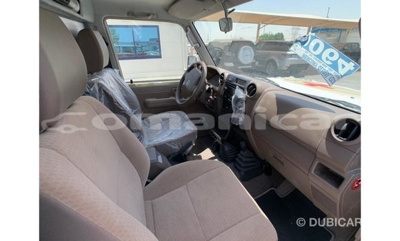 Buy Import Toyota Land Cruiser White Car in Import - Dubai in Dhufar Buy Import Toyota Land Cruiser White Car in Import - Dubai in Dhufar