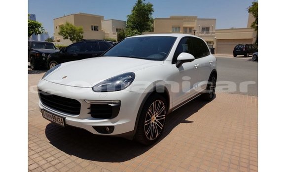 Buy Import Porsche Cayenne White Car in Import - Dubai in Dhufar