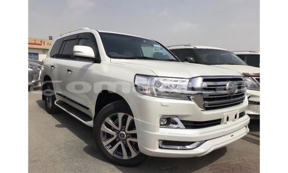 Buy Import Toyota Land Cruiser White Car in Import - Dubai in Dhufar Buy Import Toyota Land Cruiser White Car in Import - Dubai in Dhufar