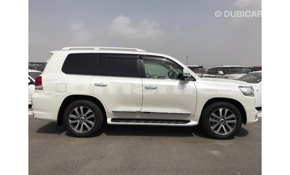 Buy Import Toyota Land Cruiser White Car in Import - Dubai in Dhufar Buy Import Toyota Land Cruiser White Car in Import - Dubai in Dhufar