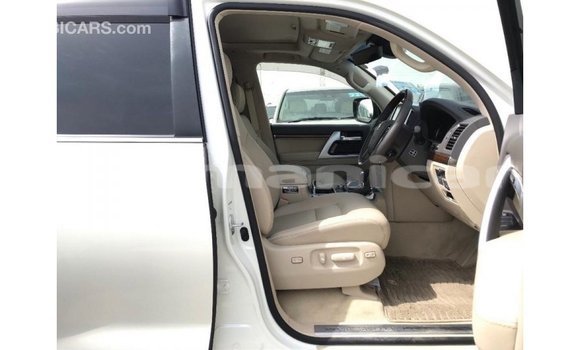 Buy Import Toyota Land Cruiser White Car in Import - Dubai in Dhufar Buy Import Toyota Land Cruiser White Car in Import - Dubai in Dhufar