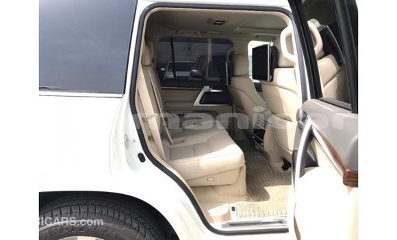 Buy Import Toyota Land Cruiser White Car in Import - Dubai in Dhufar Buy Import Toyota Land Cruiser White Car in Import - Dubai in Dhufar